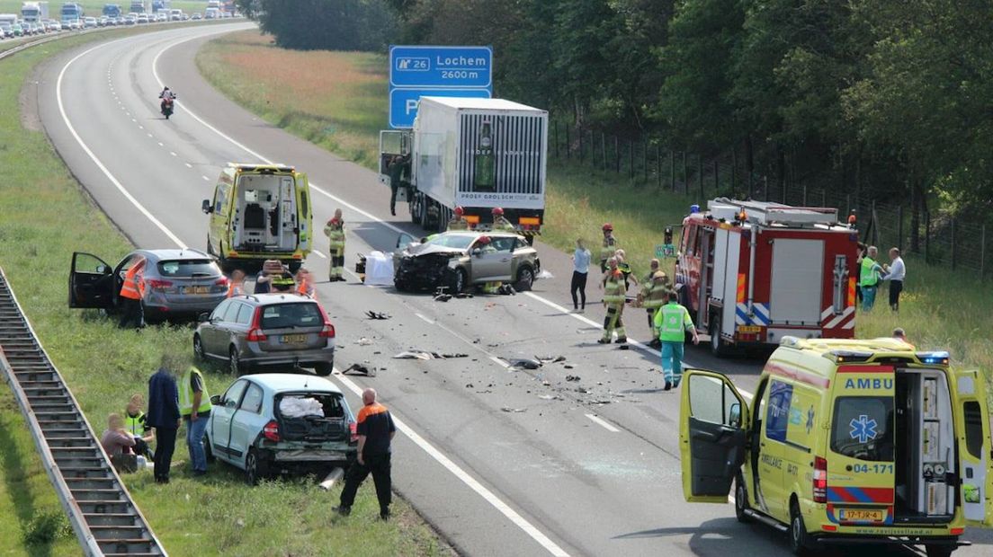 Chaos op A1 na zwaar ongeval