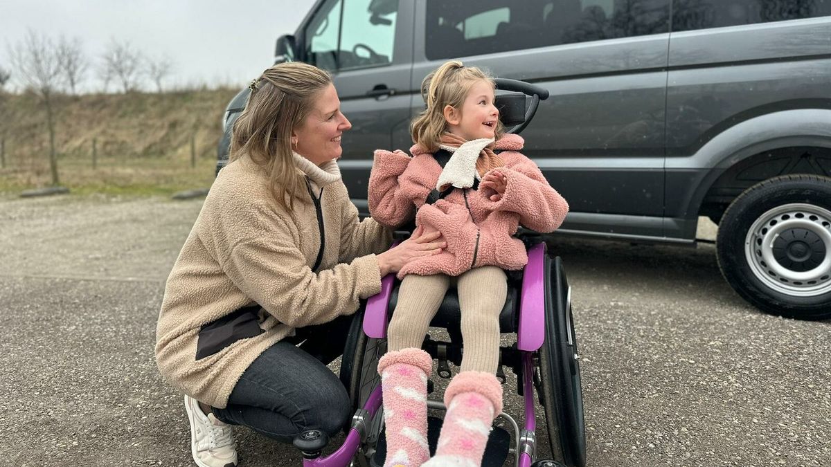 Lena (5) uit Burgum kan de wijde wereld in met haar nieuwe rolstoelbus: 
