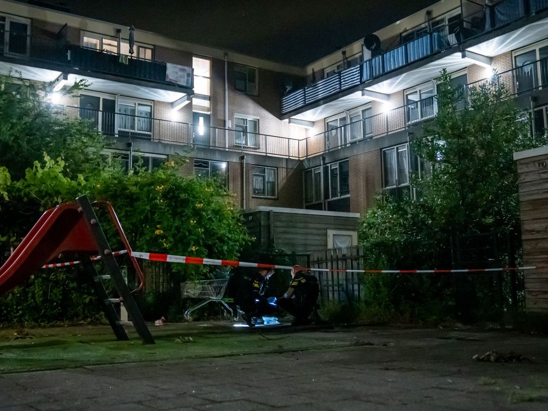 Woning beschoten aan de Nassaustraat in Rotterdam-Feijenoord