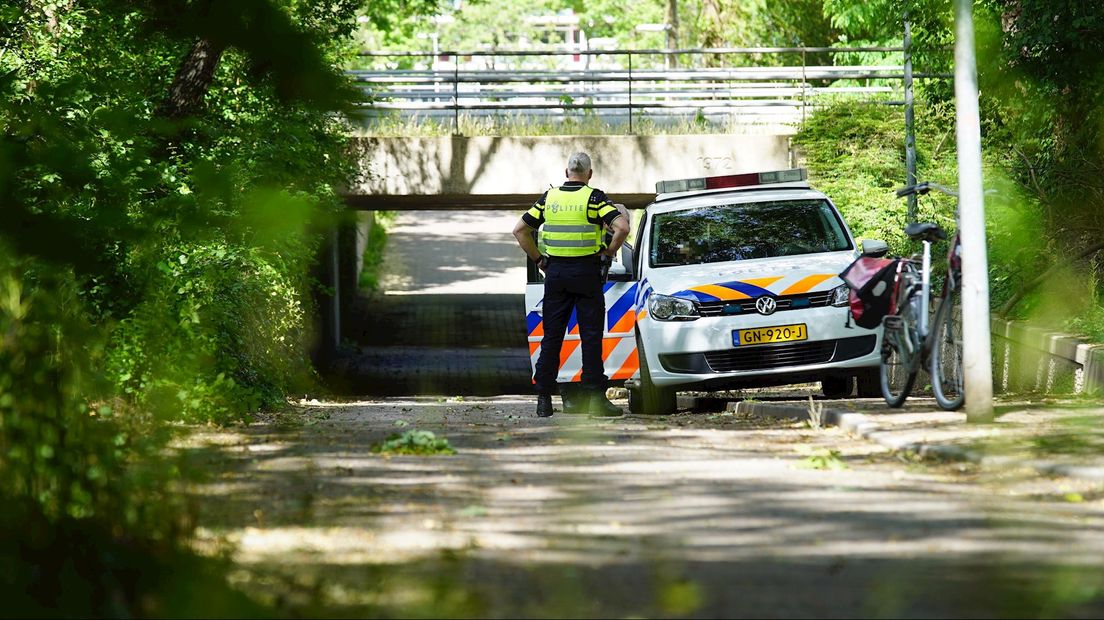 Vrouw op fiets is beroofd