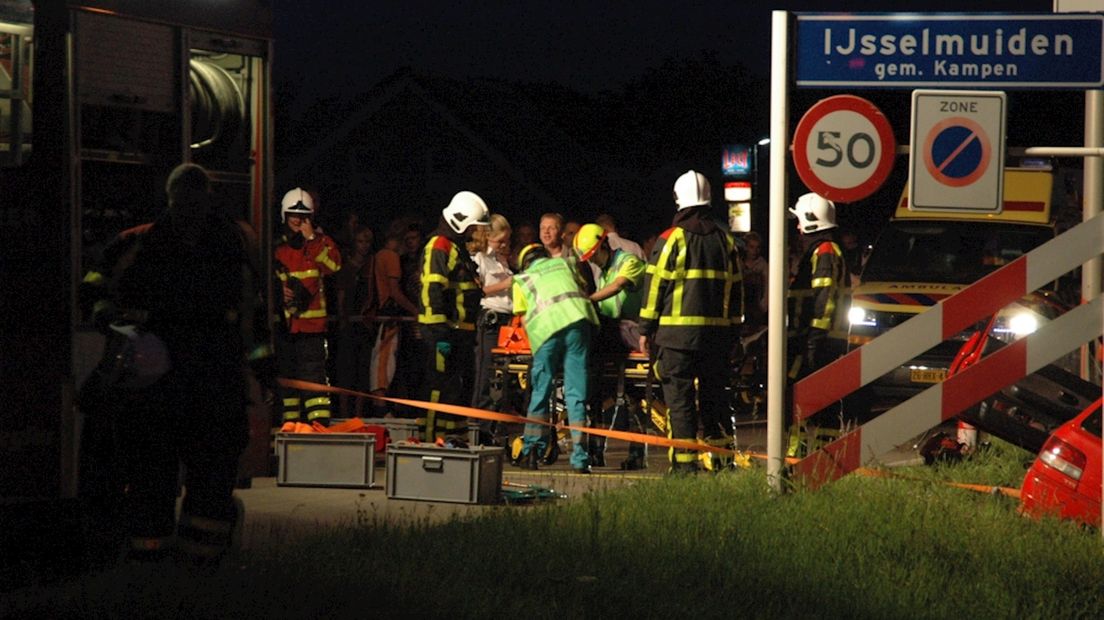 Automobilist bij IJsselmuiden in sloot