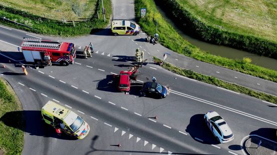 Politie lost waarschuwingsschoten • ongeval, vier gewonden