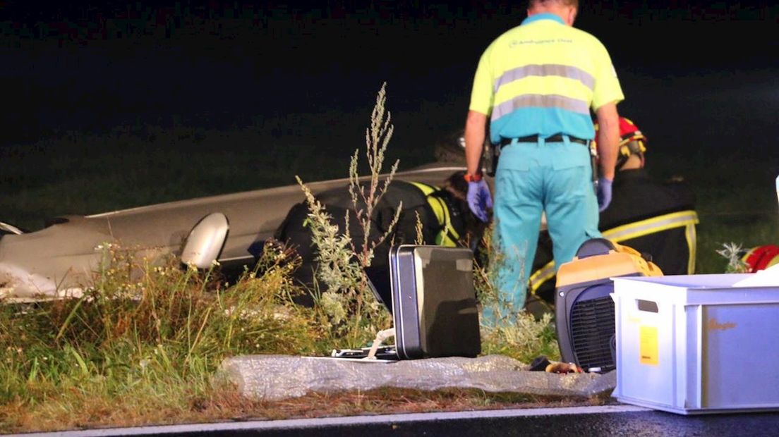 Auto belandt op zijkant in sloot bij Fleringen