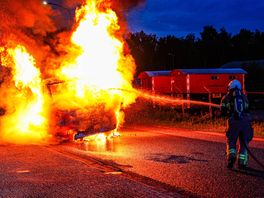 Busje brandt uit in Schoonebeek
