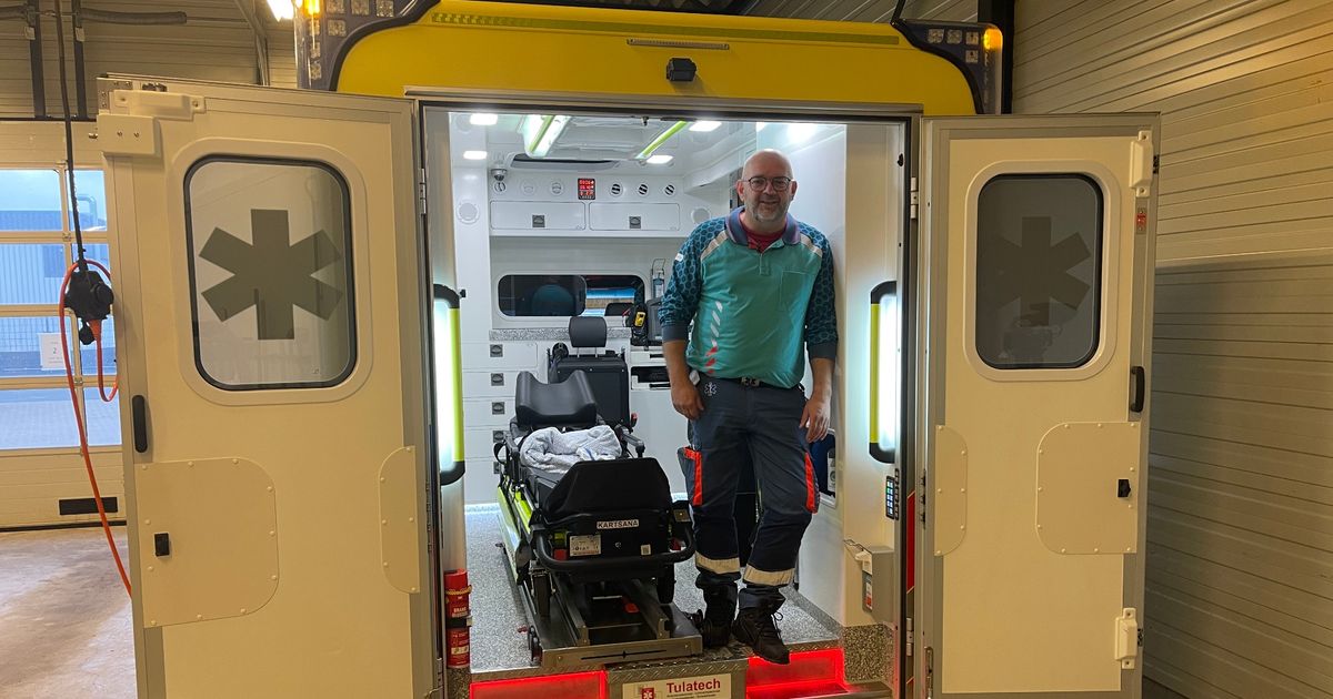 Ambulancezorg Groningen zoekt zestig nieuwe collega's: 'Als je niet oppast, trek je met zijn allen aan hetzelfde uniform'.