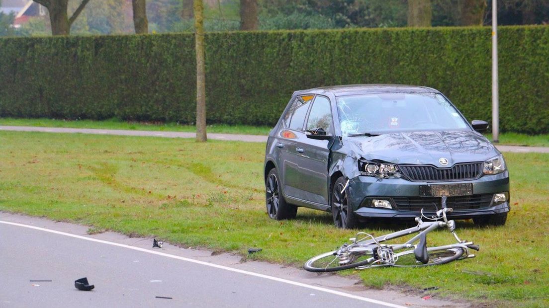 De fietser werd geschept door een auto