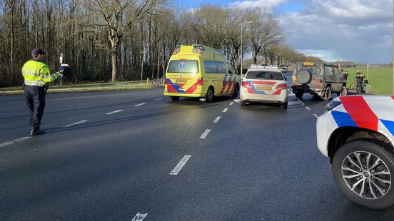 Fietsster gewond na botsing met auto bij Darp. Fietsster gewond na botsing met auto bij Darp.