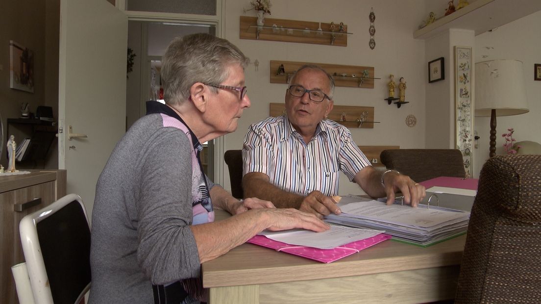 Oma heeft hulp nodig om voor zichzelf op te komen (video)