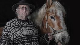 Koetsier van Groninger paardentram Jan Klooster (77) overleden