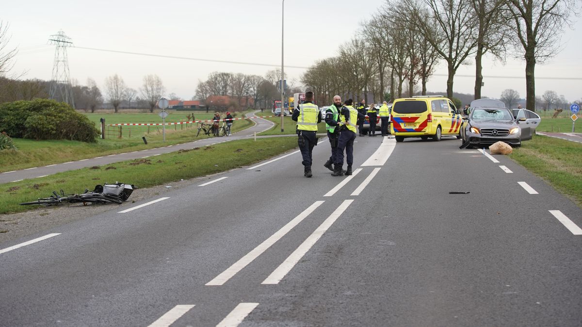 112 Nieuws: Automobilist belandt tegen boom in Lettele | Fietser onderuit en zwaar gewond