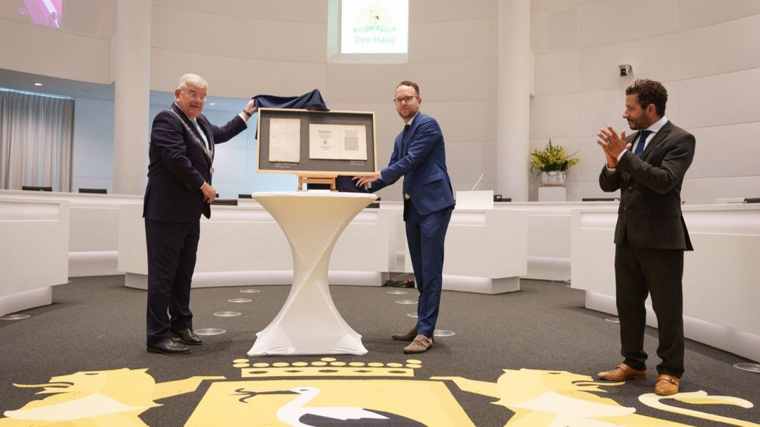 Onthulling Plakkaat van Verlatinghe in raadzaal