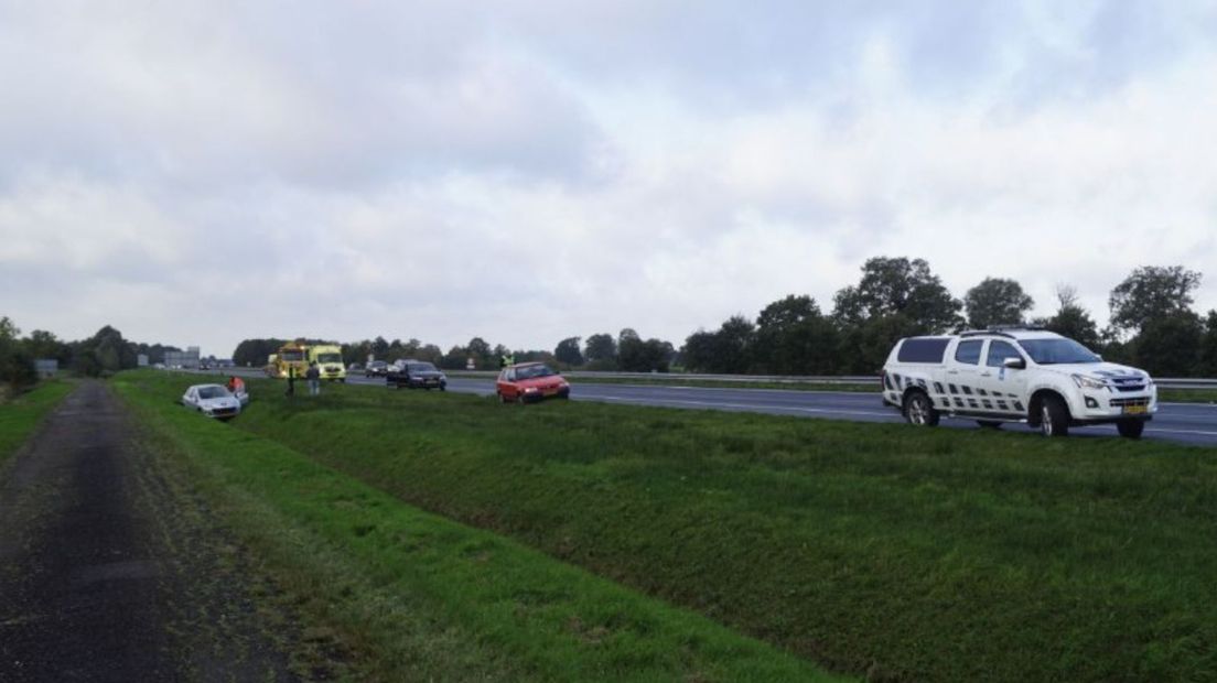 Vanwege de hulpverlening is één rijstrook van de A7 gesloten