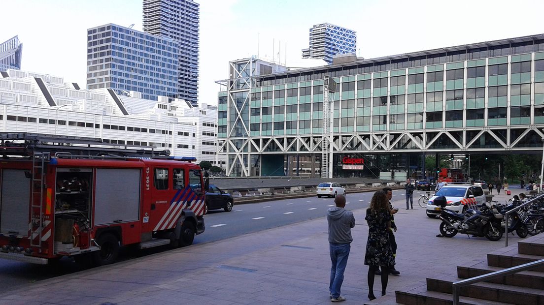 Hulpdiensten bij het Paleis van Justitie in Den Haag.