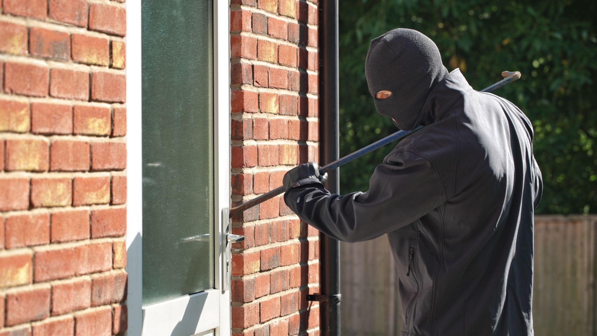 Betrapte inbreker weet twee keer te ontkomen in één uur tijd