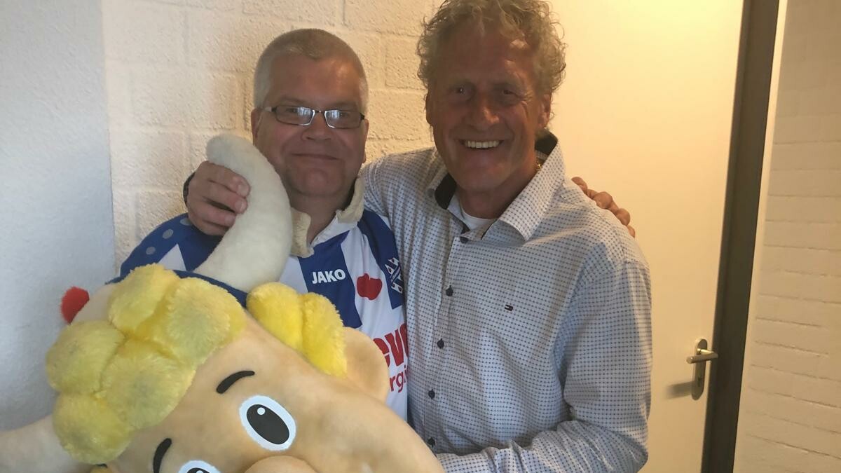 Hendrik op 'e foto mei âld-international Kees Kist