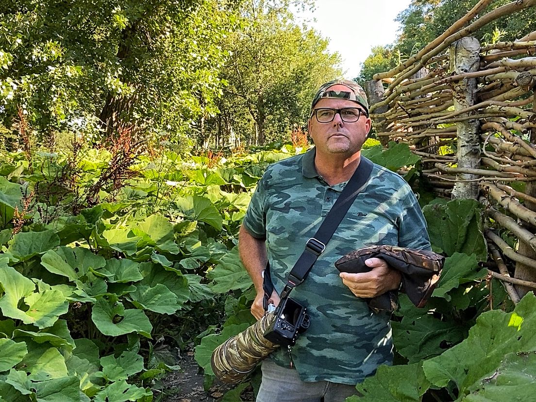 Bijna onzichtbaar in zijn camouflage die Ed Aldus