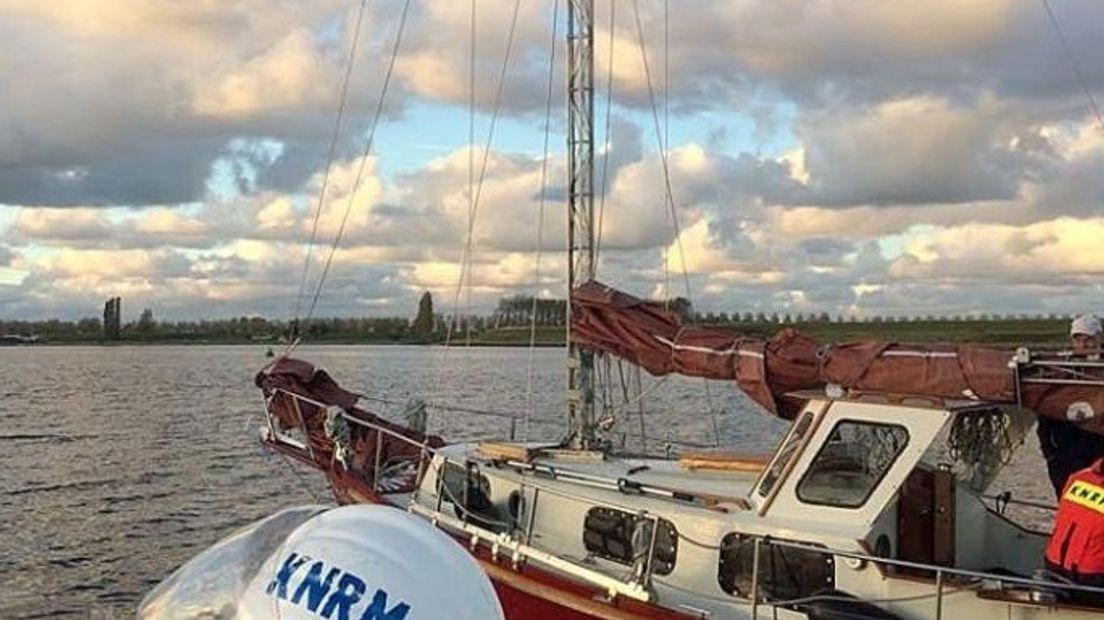 Duits zeiljacht vastgelopen op Veerse Meer