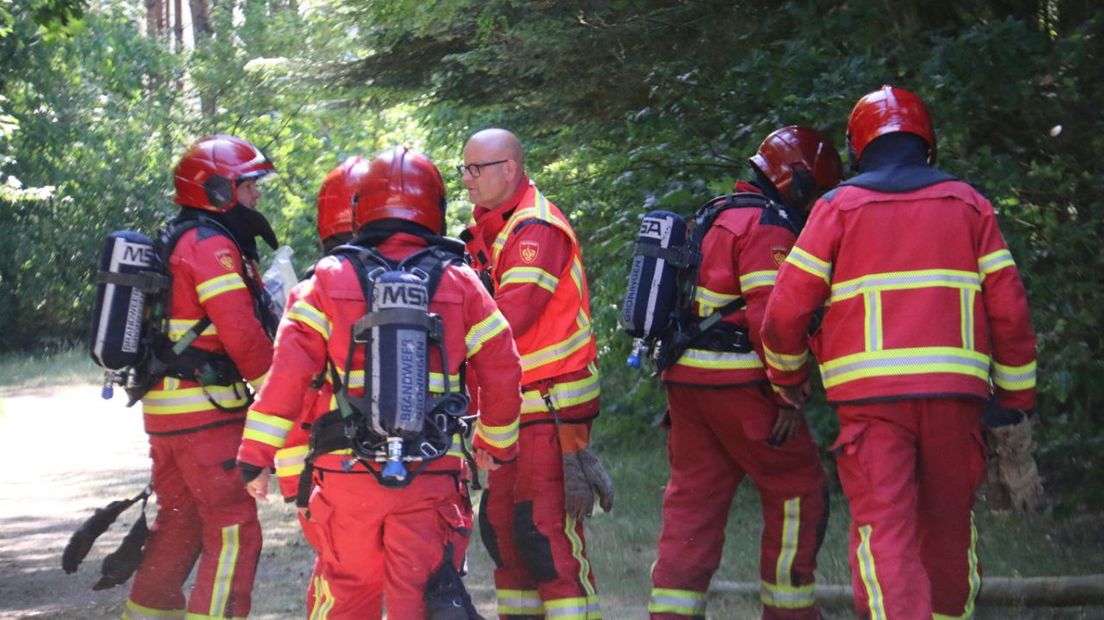 Brandweermannen in Musselkanaal