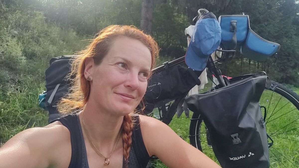 Floor fietst door Europa: 'Ik wil groots en meeslepend leven' - Omroep