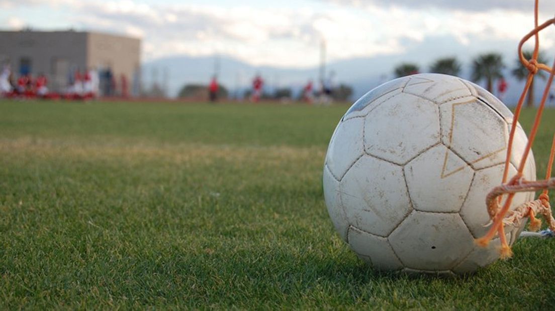 Hoe gaan amateurvoetbalclubs om met de nieuwe coronaregels?