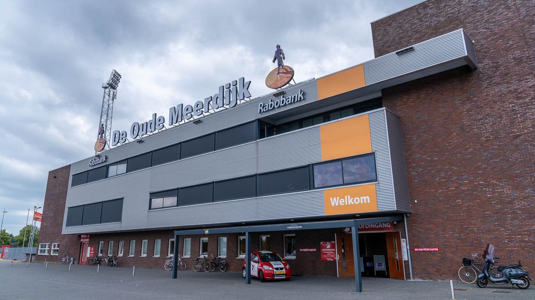 Verbouw van het hoofdgebouw van stadion de Oude Meerdijk is geen optie (Rechten: RTV Drenthe / Fred van Os)