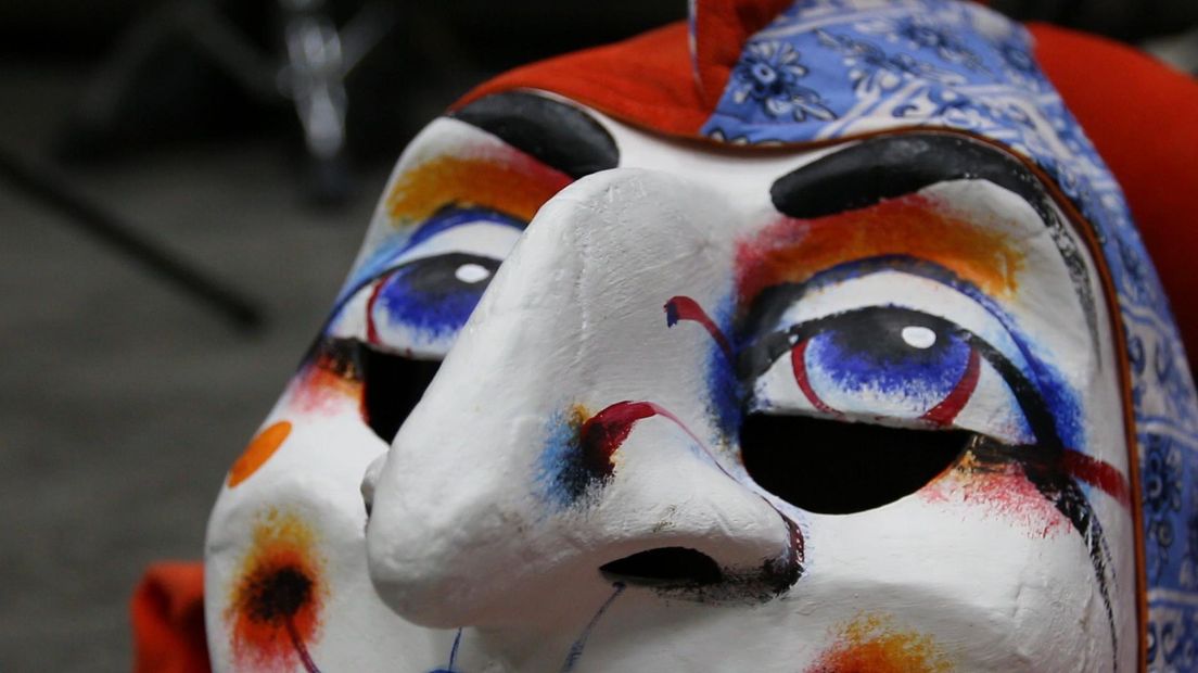 Het carnaval in Bazel kenmerkt zich door grote, gekleurde maskers