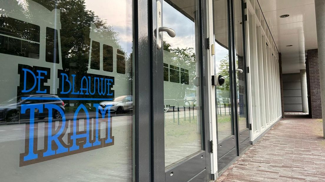 De voorkant van buurthuis De Blauwe Tram