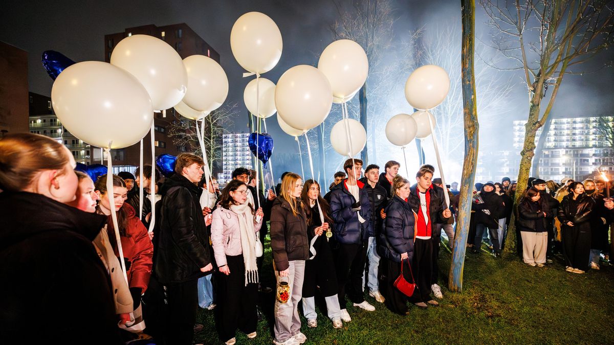 Paar duizend mensen herdenken Gianinni: 'We hebben hem bij de sterren gezet'