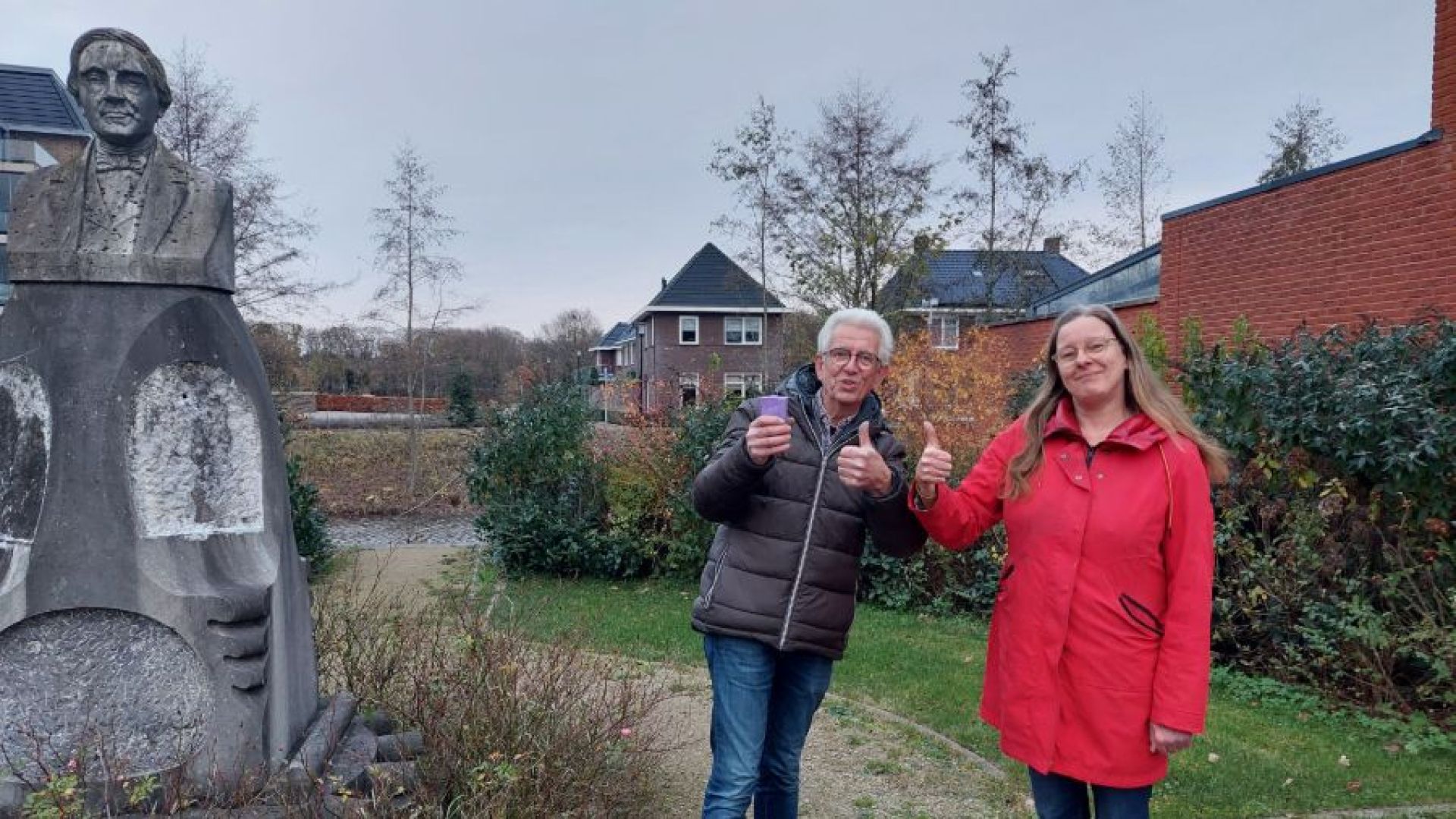 Vernieuwd borstbeeld G.J. ten Cate onthuld in Eibergen.