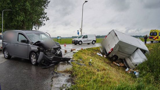 Twee gewonden bij ernstig ongeval op kruising. Twee gewonden bij ernstig ongeval op kruising.