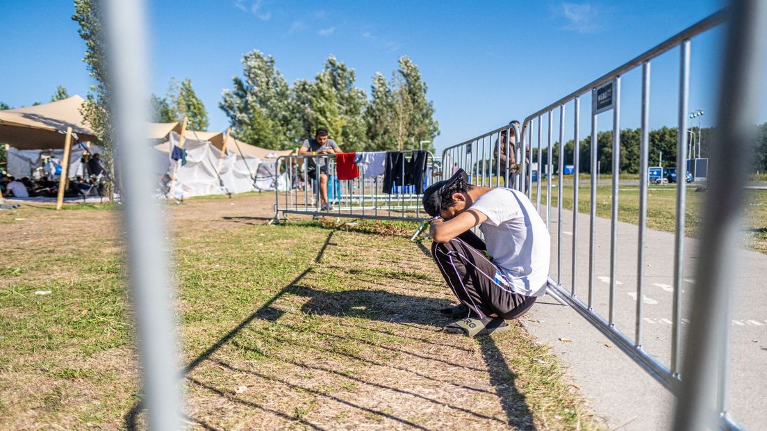 In de zomer van 2022 sliepen honderden asielzoekers gedwongen buiten.