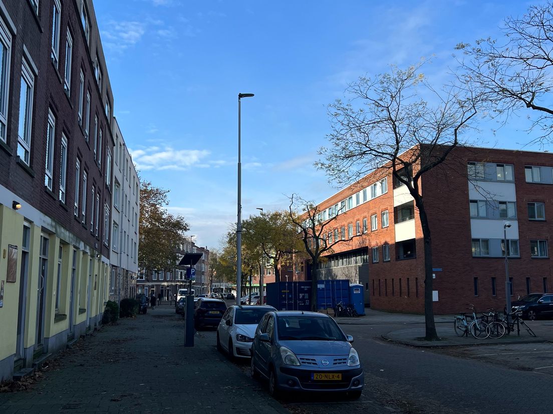 In de Slaghekstraat in Rotterdam werd een man dood in huis gevonden