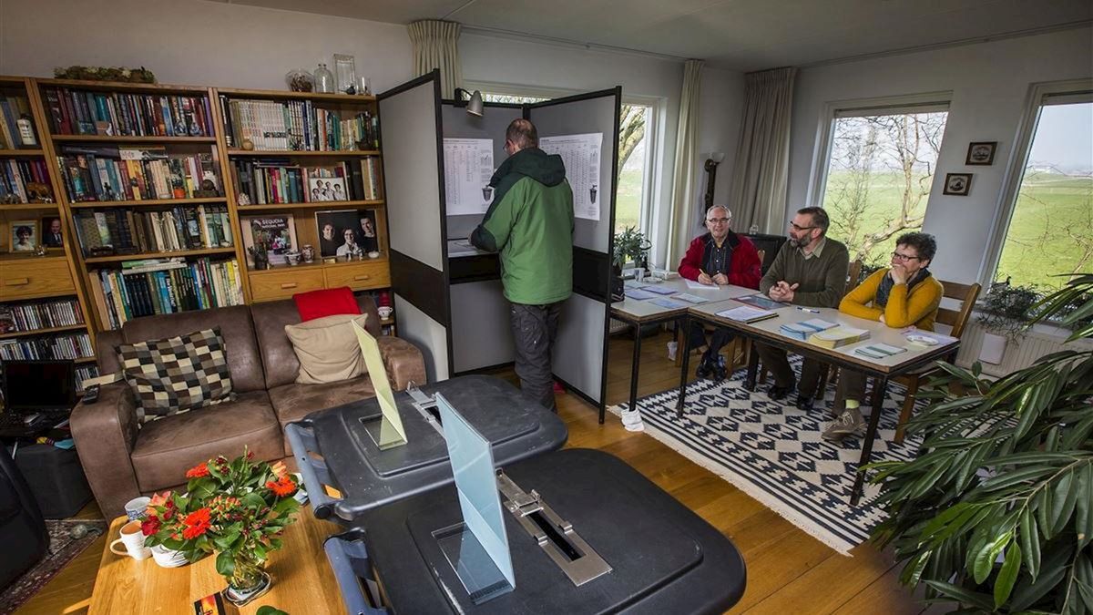 Nog acht stemmen te gaan in Marle bij kleinste stembureau van Nederland