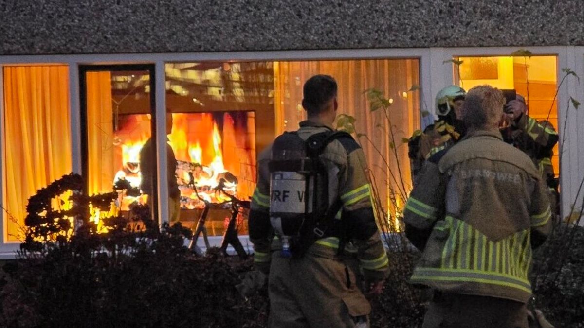 Brandweer van Leeuwarden rukt uit voor vuur op televisie