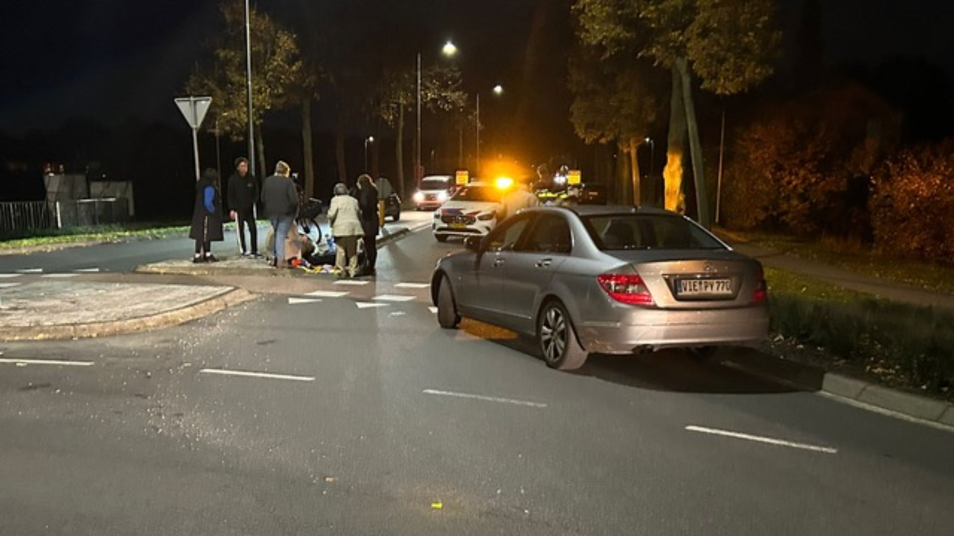 Kind aangereden op rotonde in Velden.