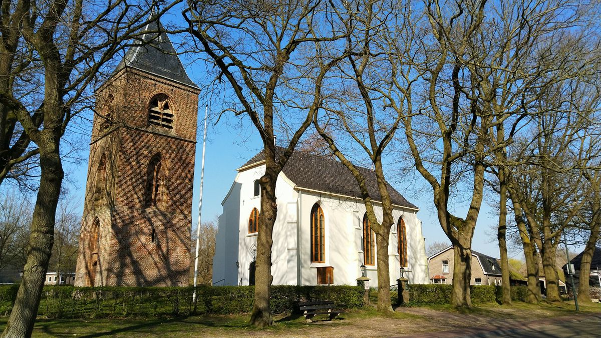 Kerkje Oosterhesselen overgedragen aan Het Drentse Landschap