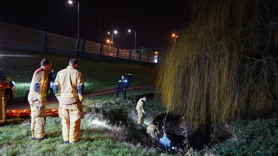 Brandweer haalt onfortuinlijke fietser uit greppel in Bleiswijk
