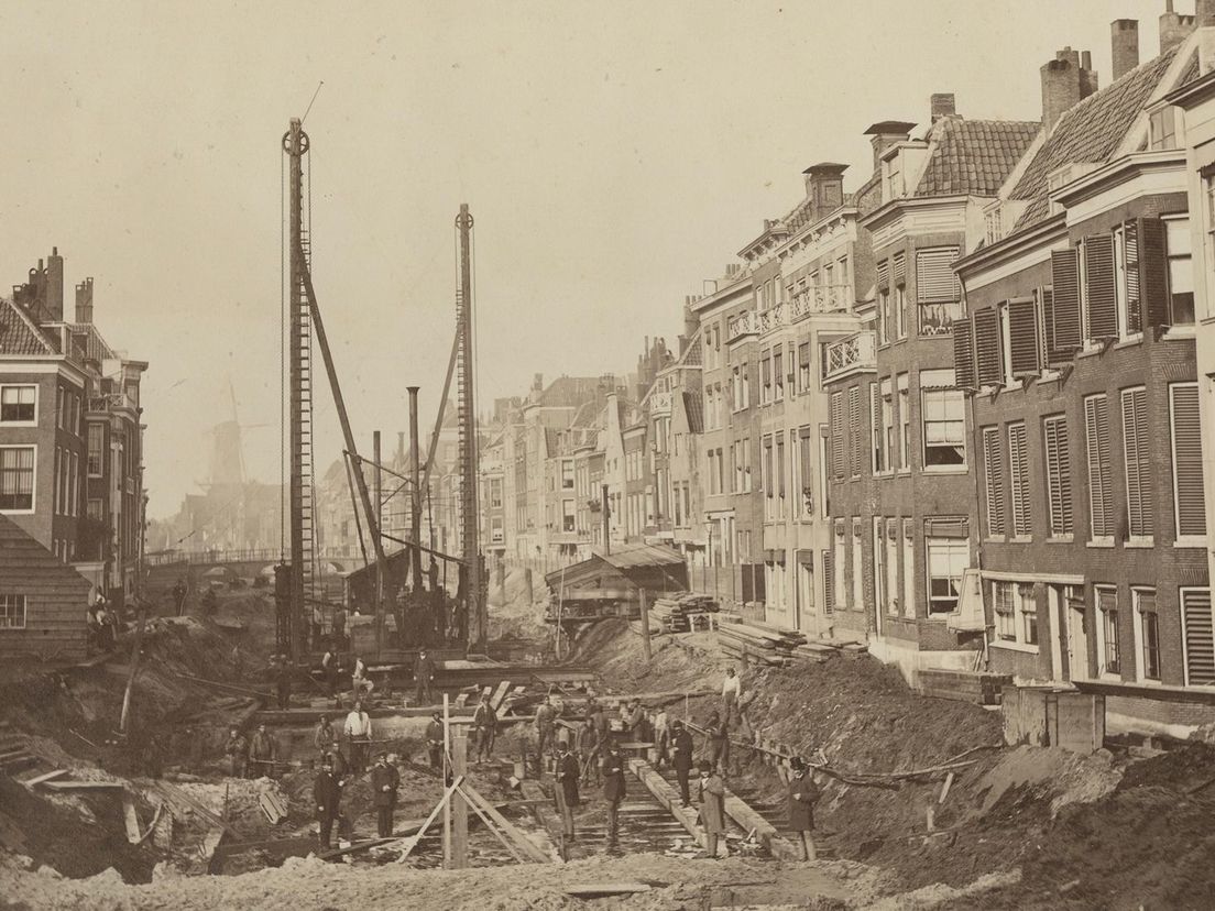 De bouw van het spoorviaduct over de Binnenrotte (1870)