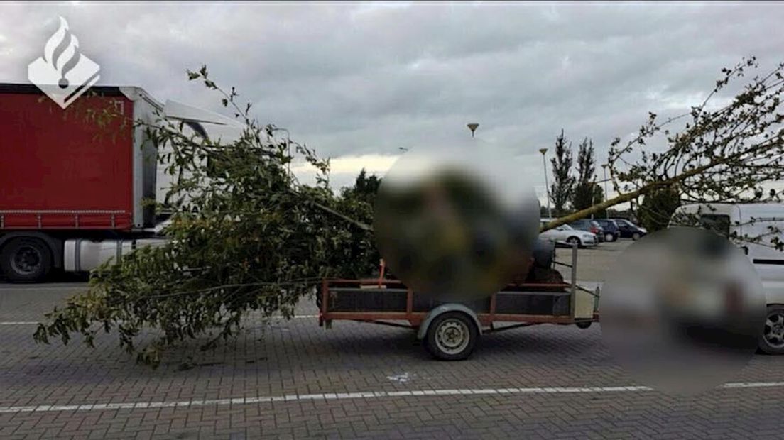 Opvallend bomentransport staande gehouden bij controle N50