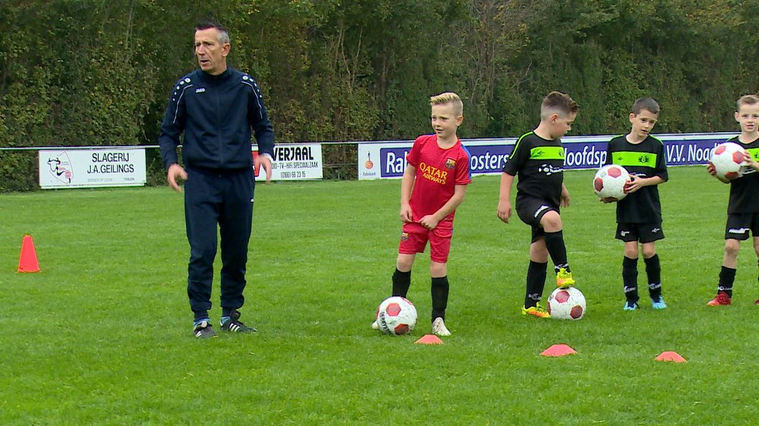 Deze kinderen krijgen geen genoeg van voetbal