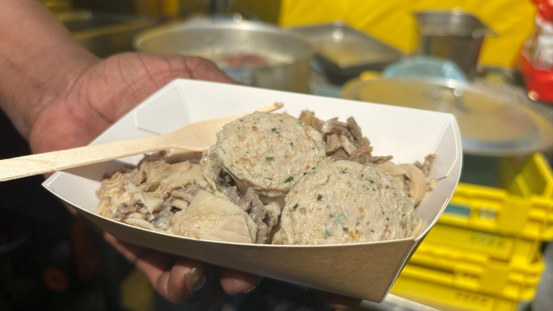 Fladder is een gerecht dat is bedacht door de Javaanse Surinamers