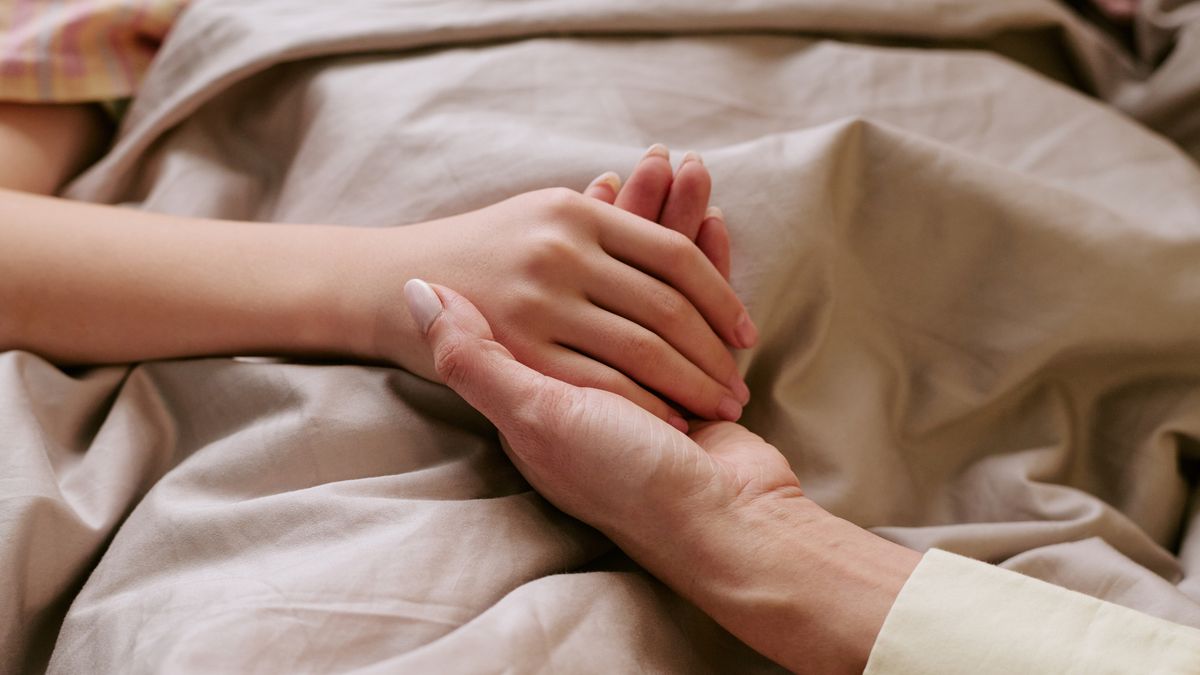 Tranen van opluchting na vrijspraak moeder in zaak overleden gehandicapte dochter
