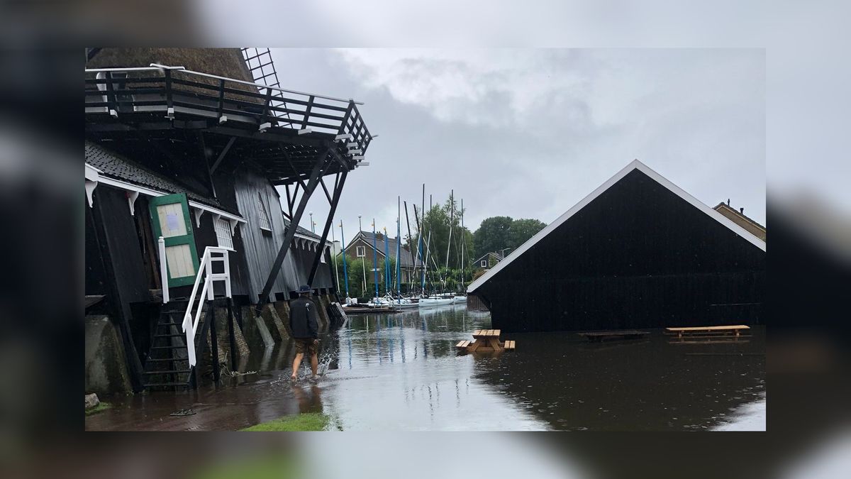 VIDEO: Woudsend maakt schade op na wateroverlast door felle regenbuien