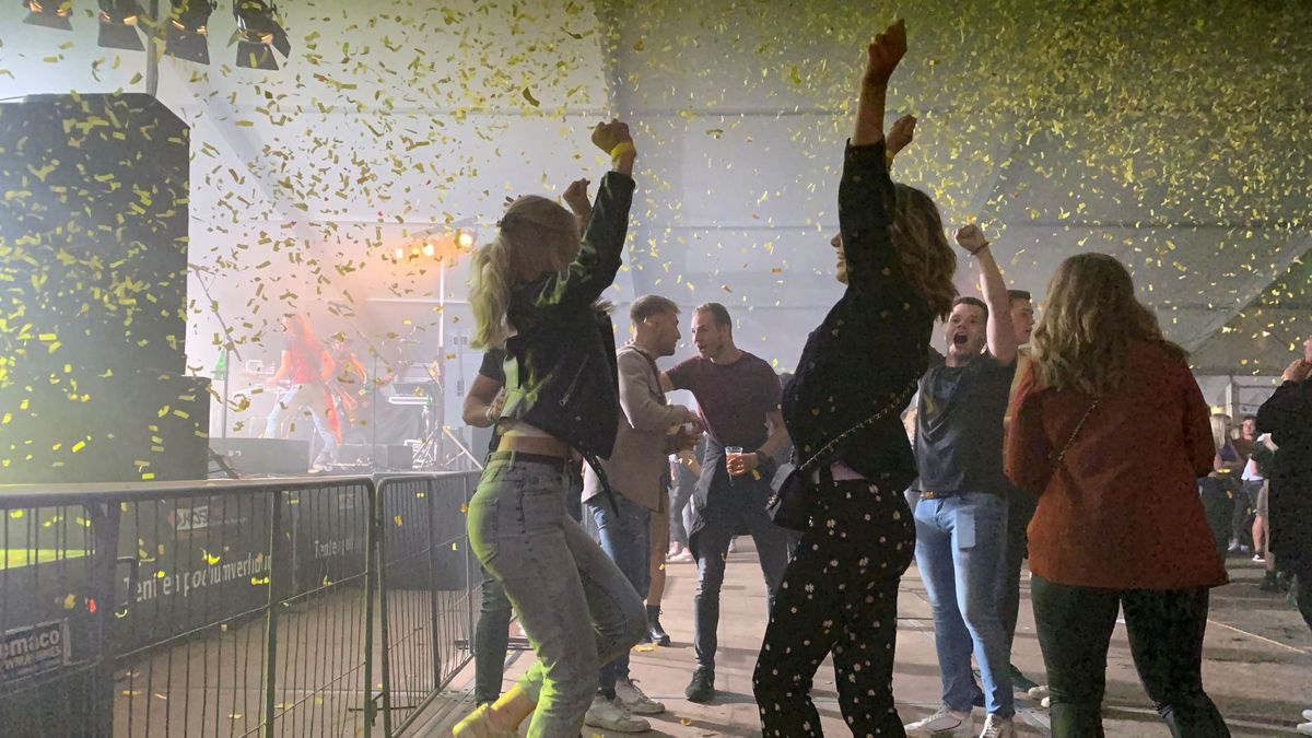 Bouwvakfeesten Oud-Lutten: hoe een gezamenlijke verjaardag uitmondde in een groot dorpsfeest