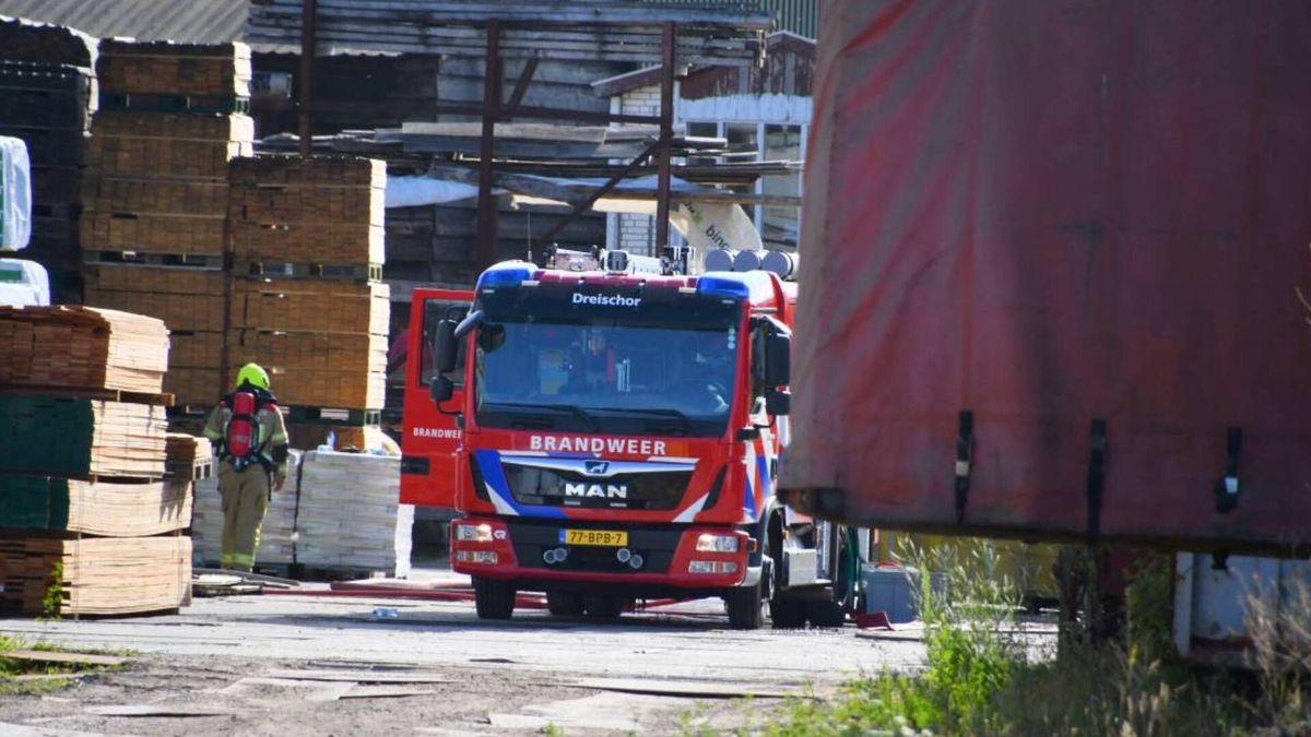 Grote brand bij bedrijf in Dreischor