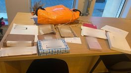 Pakketten gestolen en vernield in Groningse flat: ‘Het ging om een aangetekend pakket van 100 euro’