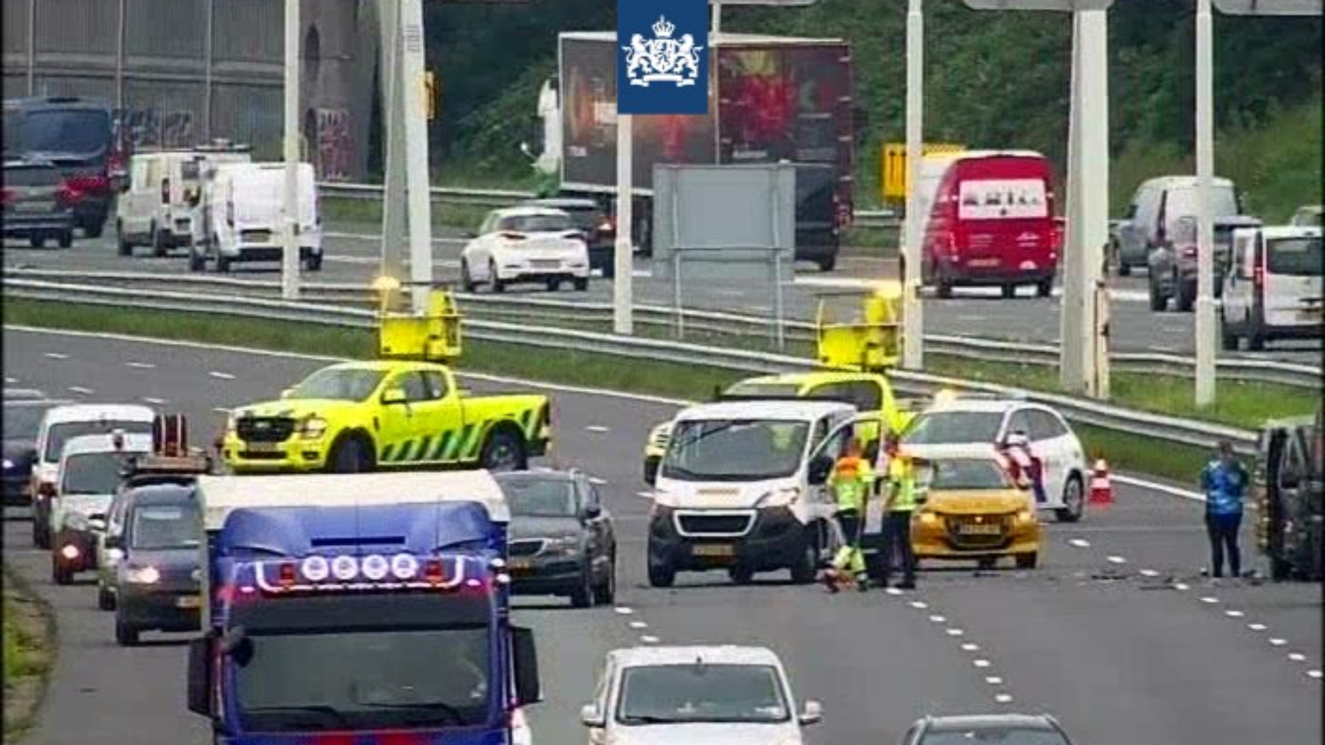 Op de A15 is een ongeluk gebeurd voor knooppunt Vaanplein.