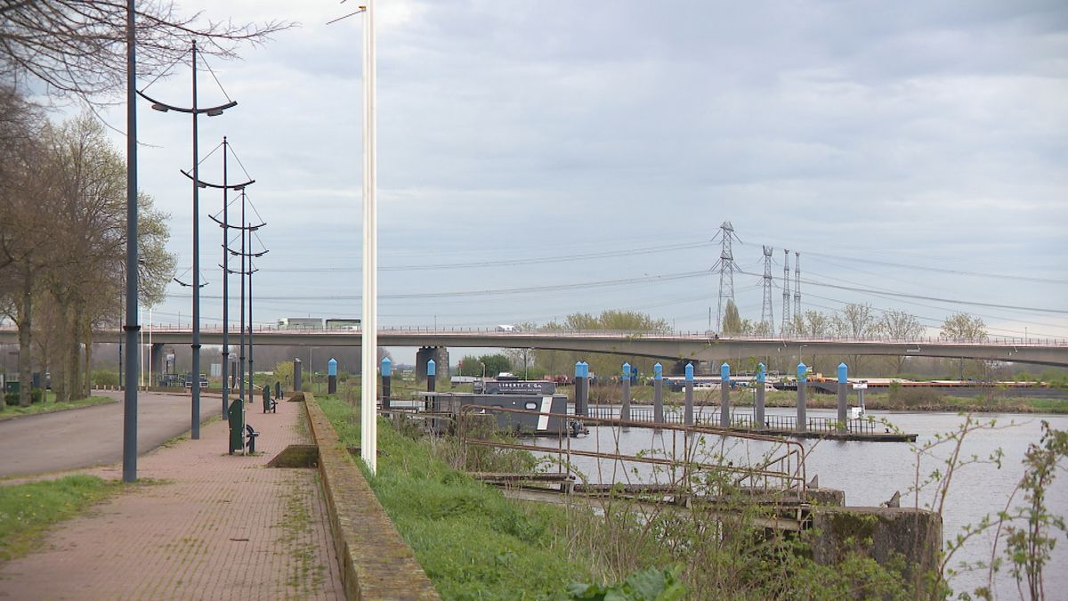 Handtekeningen tegen vaste dijk in Wessem