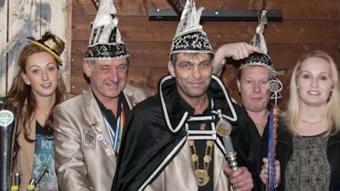 Hoogheden c.v. De Bultendarpers met staf Prins PEC I