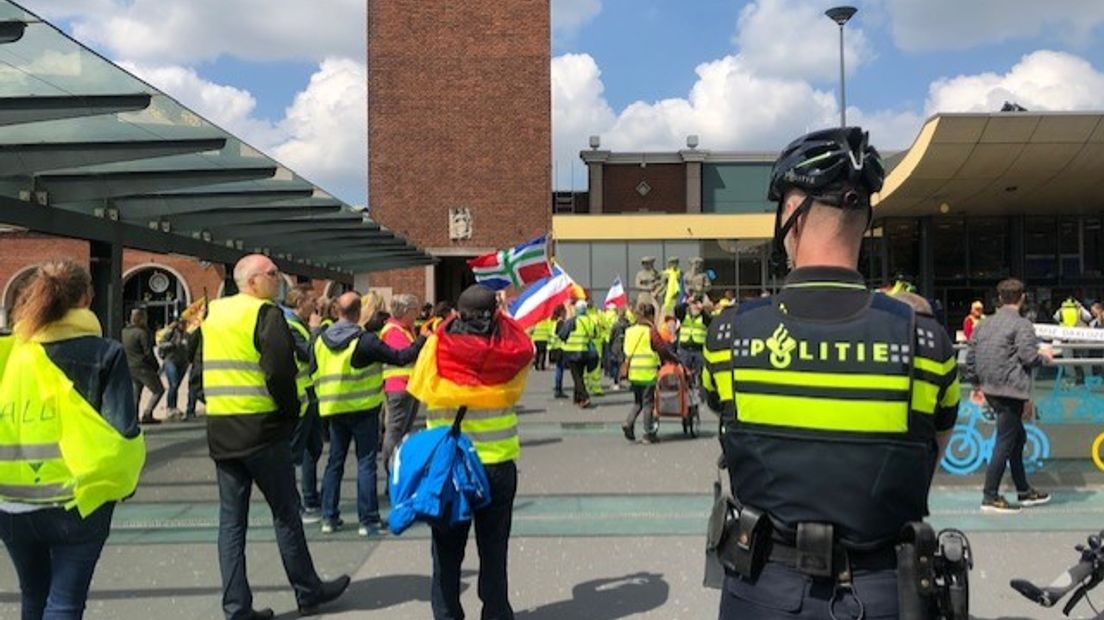 De demonstratie van de Gele Hesjes in Nijmegen is zaterdagmiddag rustig verlopen. Een politiewoordvoerder laat weten dat er geen noemenswaardige incidenten zijn geweest. Enkele honderden demonstranten liepen in een stoet door het Nijmeegse centrum.